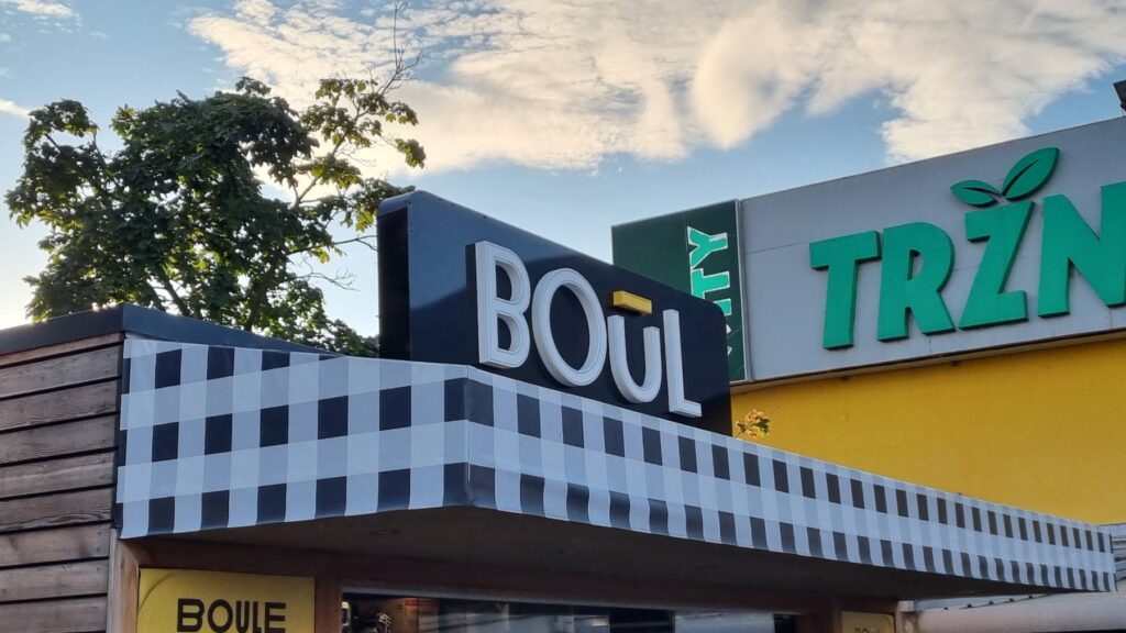 3D napis in logotip za poslovni objekt