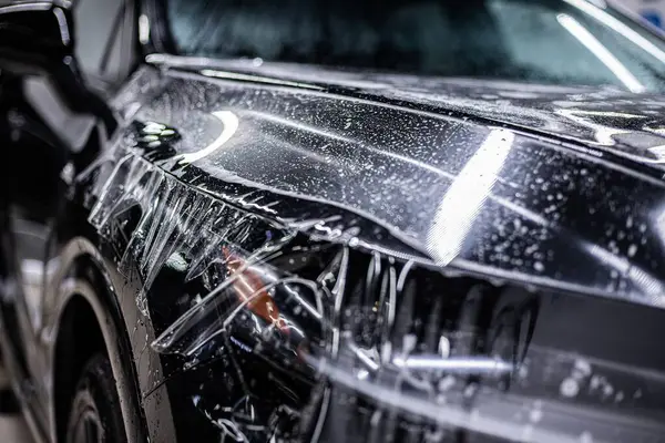 PPF zaščita vozila na pokrovu motorja